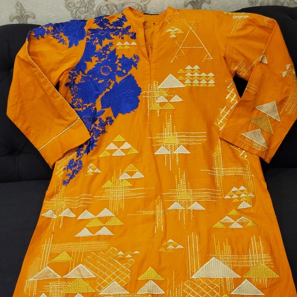 Junaid Jamshed Kurti - Picture 4 of 4